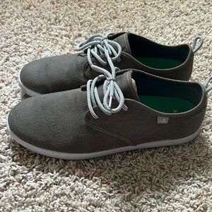 Sanuk Men’s Guide Brindle Shoes. Size 10
